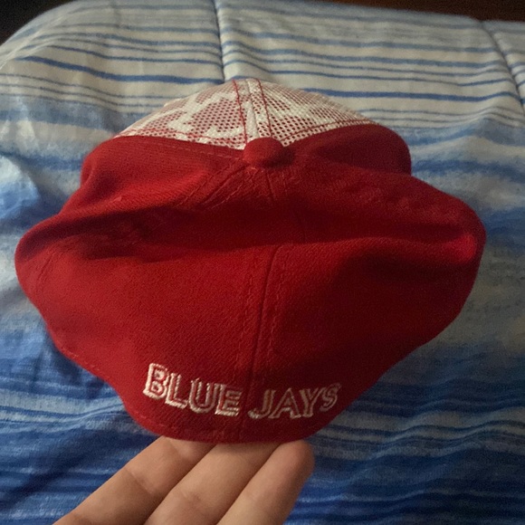 Blue jays maple leaf hat - Picture 3 of 3